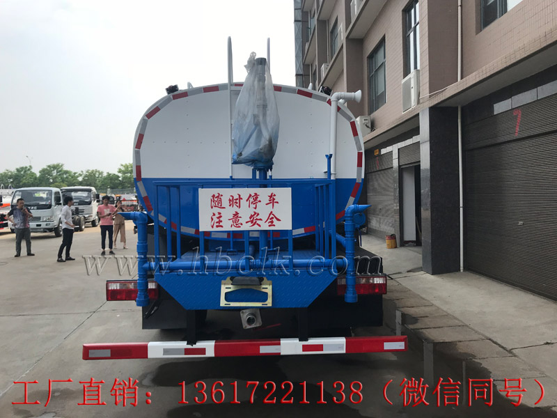 東風(fēng)多利卡D9保溫運(yùn)水車(chē)